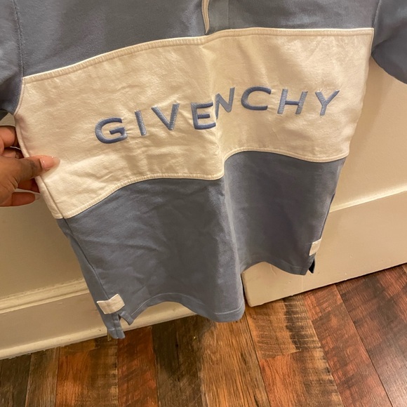 Givenchy - Picture 1 of 5